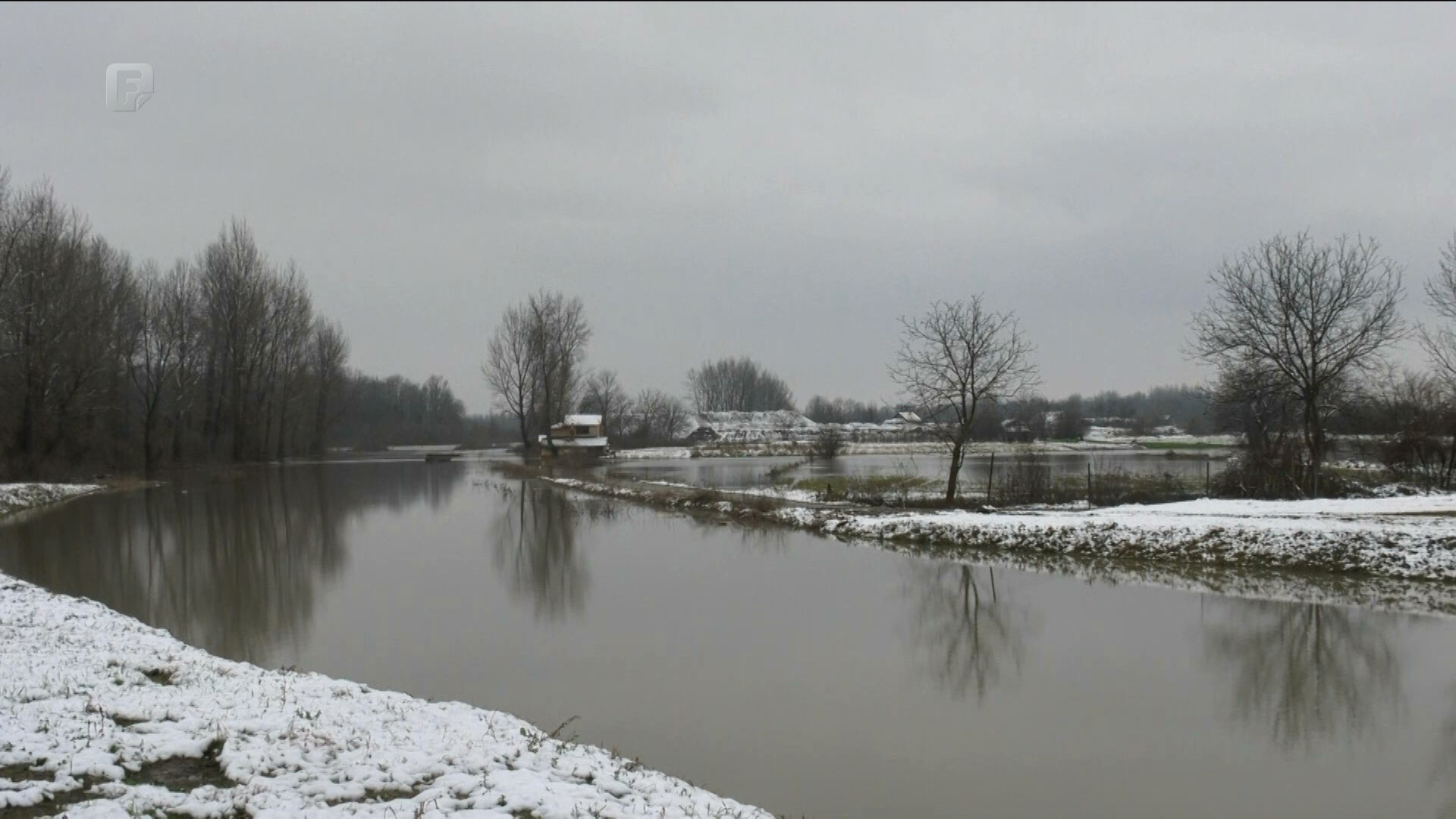 Pred građanima Semberije duga noć, Drina premašila kotu i izlila se u Janji